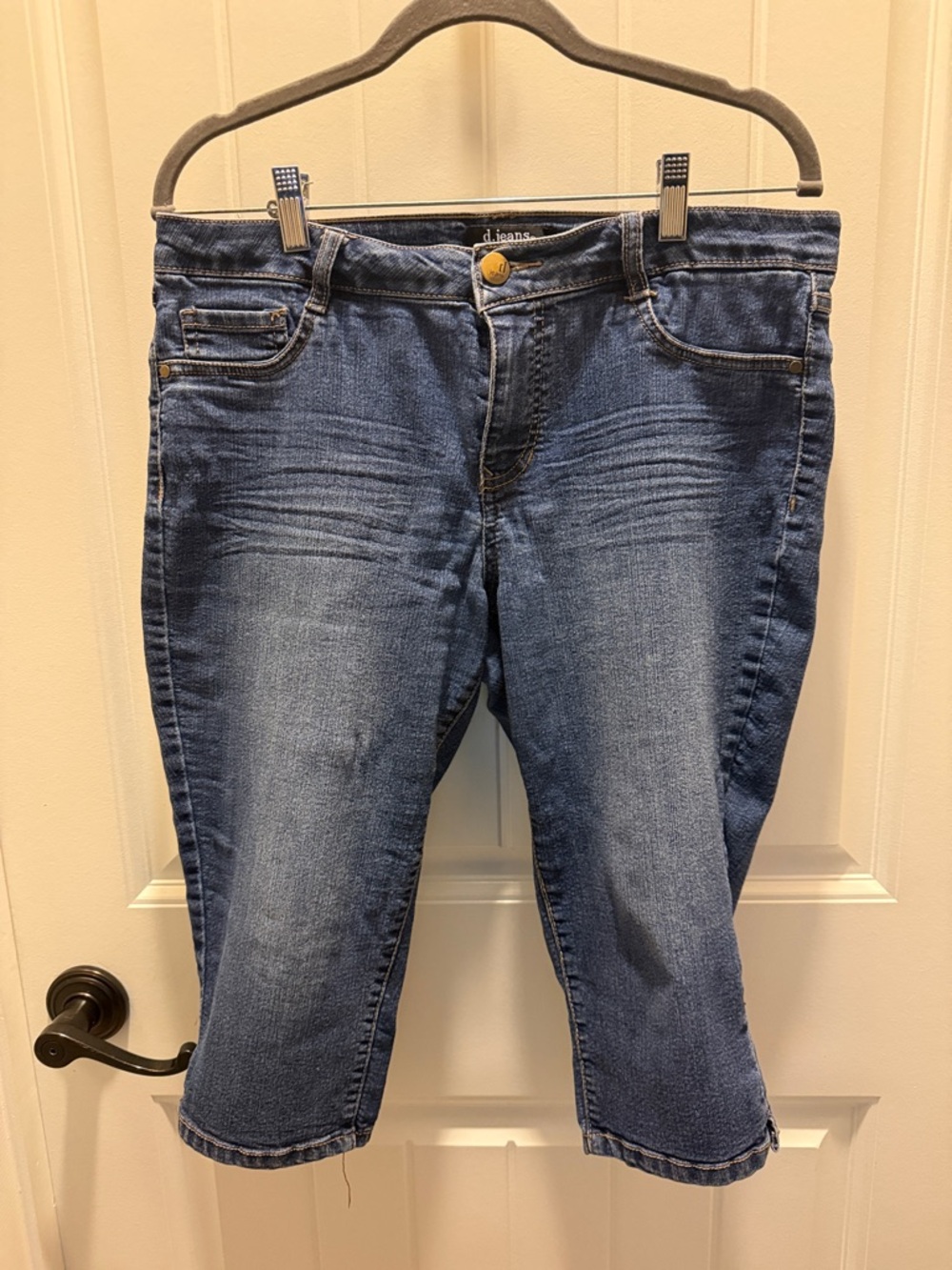 d. jeans Women's Petite Midwash Blue Cropped Ankle Jeans (12P)
